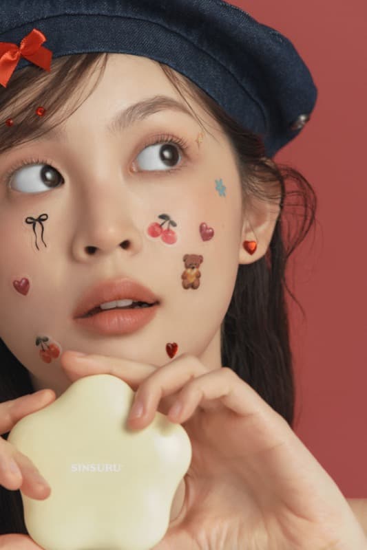 Model with pimple patches